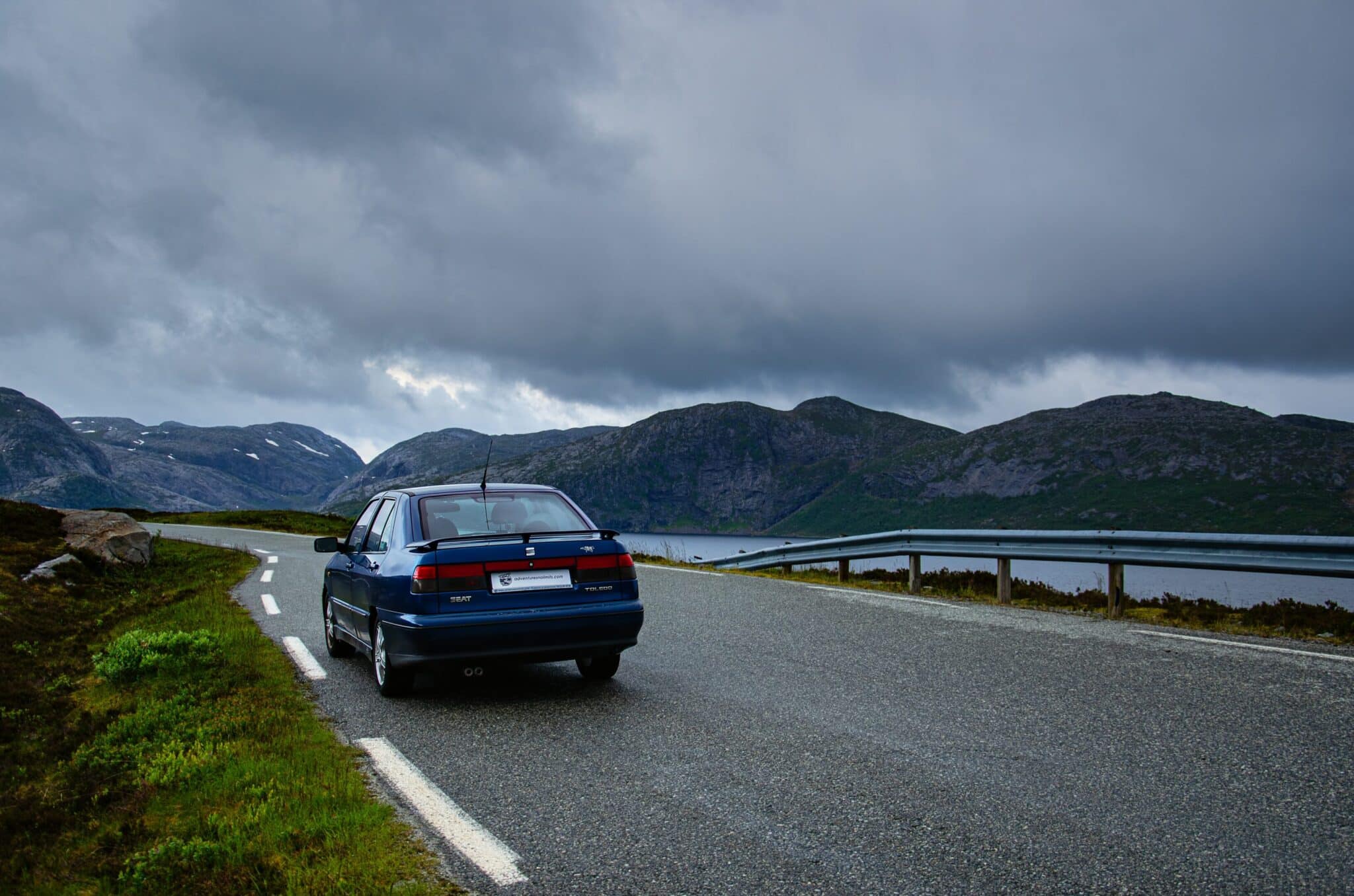 Seat Toledo on the side of the road