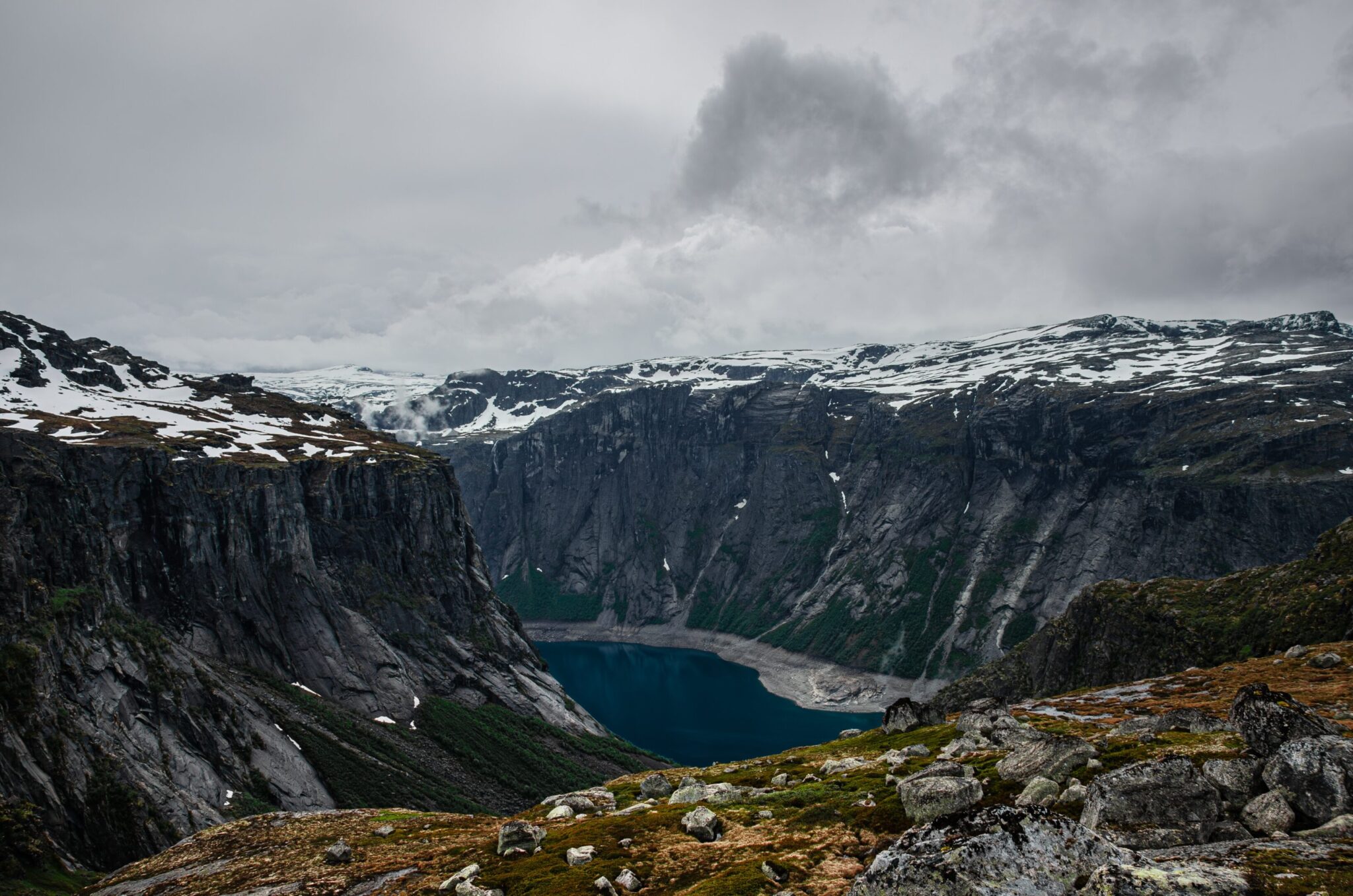 View from the trail that leads to Trolltunga