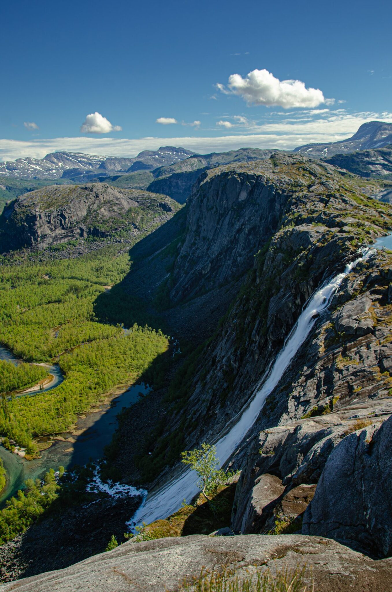 Litlverivatnet waterfall