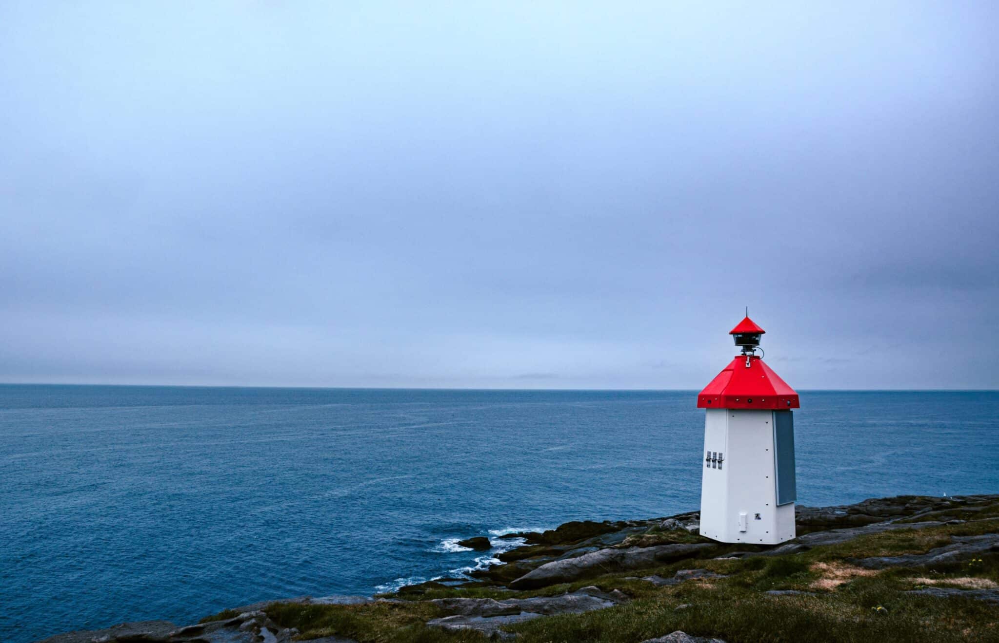 Sea and turret on Knivskjellodden